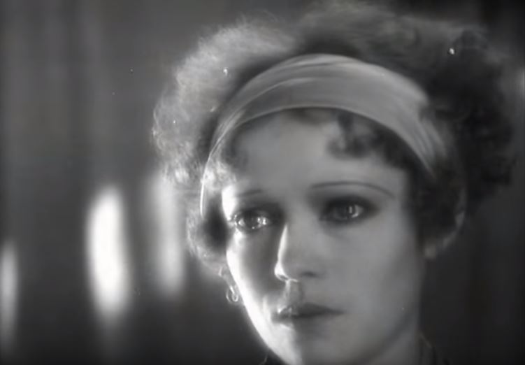 Nadia Sibirskaïa in "Brumes d'Automne" (Dimitri Kirsanoff, 1929)